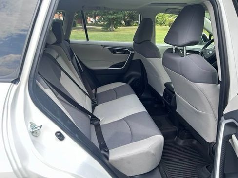 Used 2019 Toyota RAV4 XLE AWD/4WD image 20
