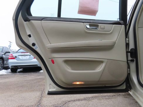 Used 2011 Cadillac DTS Luxury image 35