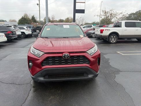 Used 2020 Toyota RAV4 XLE w/ Convenience Package image 2
