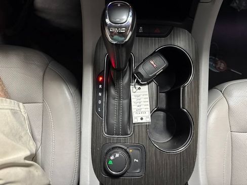 Used 2019 GMC Acadia SLT FWD image 9