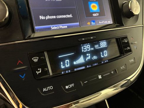 Used 2018 Toyota Avalon XLE w/ All Weather Liner Package FWD image 33