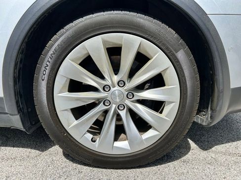 Used 2017 Tesla Model X 75D AWD/4WD image 18