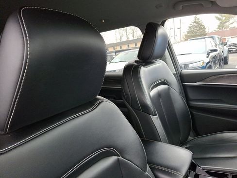 Used 2023 Jeep Grand Cherokee L Limited image 13