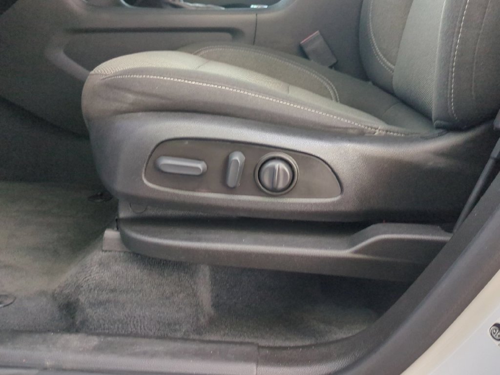 Used 2023 Chevrolet Traverse LT FWD image 22