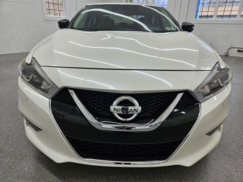 Used 2018 Nissan Maxima SR w/ Interior Lighting Package image 2