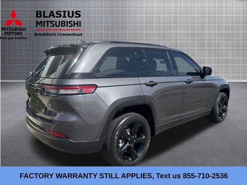 Used 2023 Jeep Grand Cherokee Altitude AWD/4WD image 6