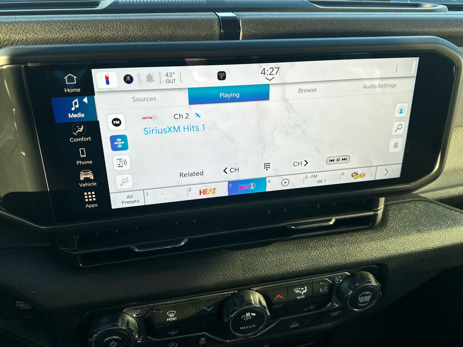 New 2026 Jeep Gladiator Sport AWD/4WD image 22