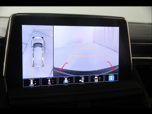 Certified 2021 GMC Yukon XL AT4 w/ Rear Media and Nav Package AWD/4WD image 16
