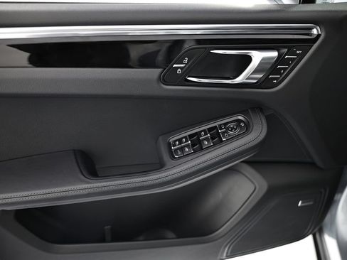 Certified 2026 Porsche Macan AWD/4WD image 19