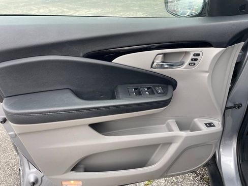 Used 2021 Honda Pilot Touring image 9