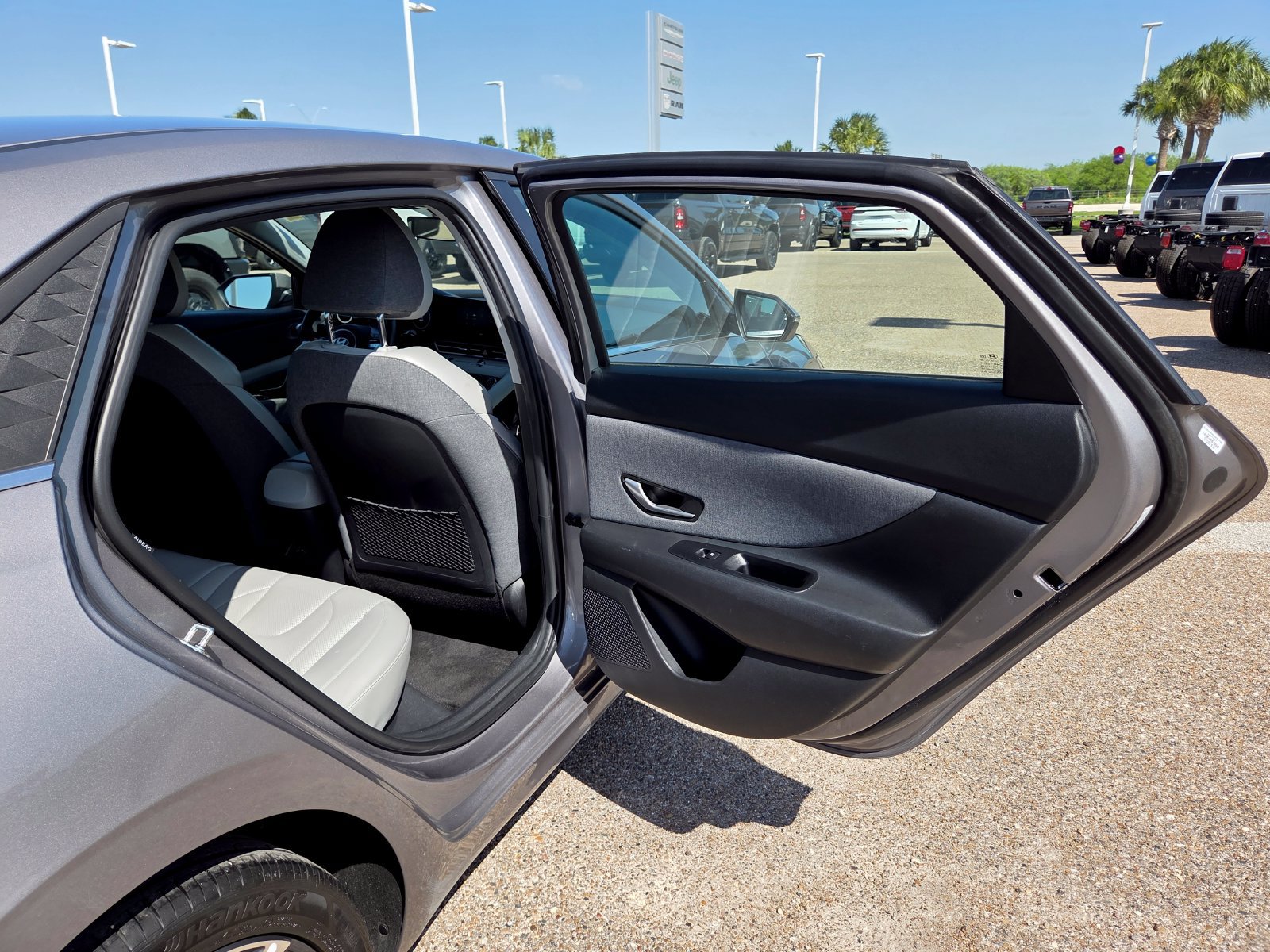 Used 2024 Hyundai Elantra Limited FWD image 15