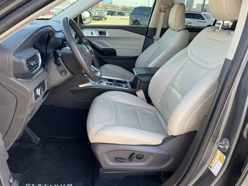 Used 2022 Ford Explorer Platinum w/ Equipment Group 601A image 31