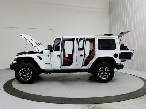 Used 2024 Jeep Wrangler Unlimited Rubicon w/ Technology Group image 12
