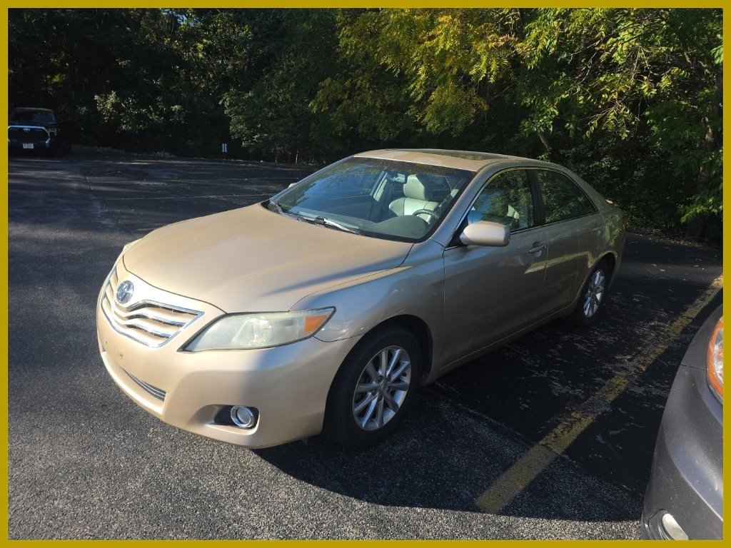 Used 2011 Toyota Camry XLE w/ SE/XLE Extra-Value Pkg FWD image 1