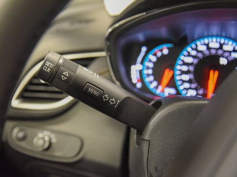 Used 2020 Chevrolet Trax LT w/ LT Convenience Package image 20