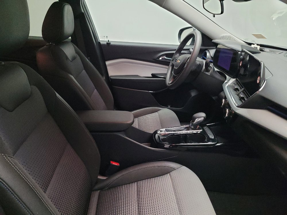 Used 2025 Chevrolet Trax LT FWD image 21