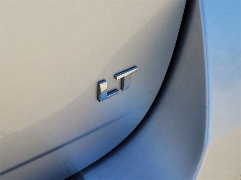 Used 2017 Chevrolet Equinox LT w/ Convenience Package image 8