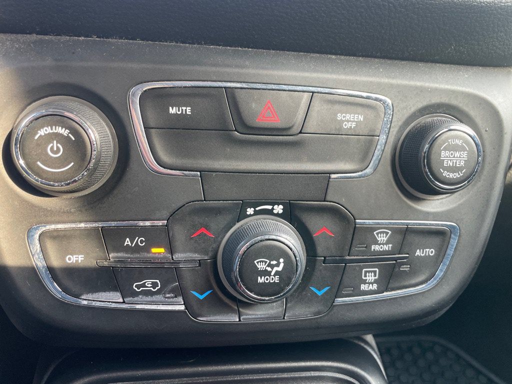 Used 2020 Jeep Compass Trailhawk AWD/4WD image 26