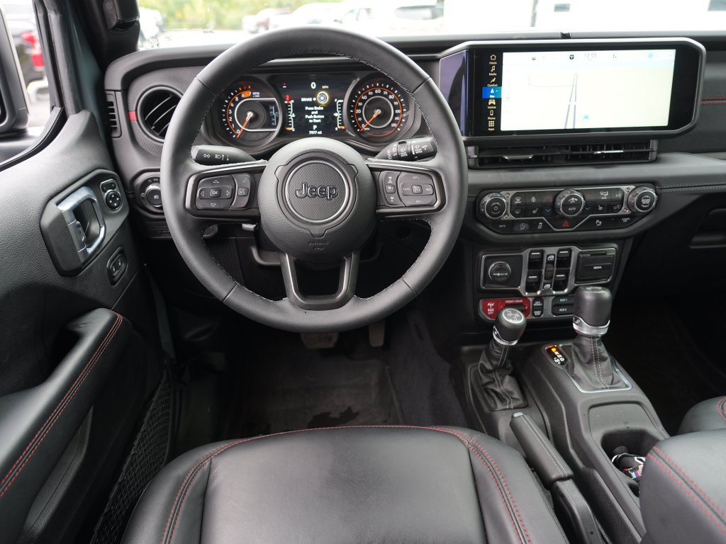 Used 2025 Jeep Wrangler Unlimited Rubicon AWD/4WD image 19