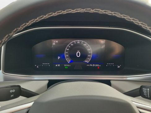 Certified 2025 Volkswagen Taos SE w/ Panoramic Sunroof Package image 13