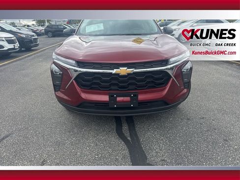 Used 2025 Chevrolet Trax LS image 4