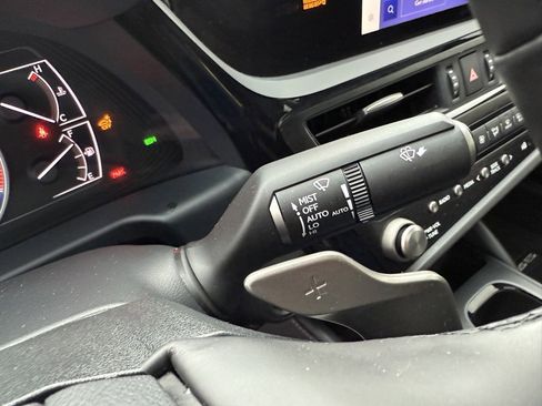 Used 2023 Lexus ES 250 w/ Premium Package image 33