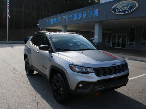 Used 2023 Jeep Compass Trailhawk image 1