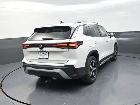 New 2026 Volkswagen Tiguan SE image 10