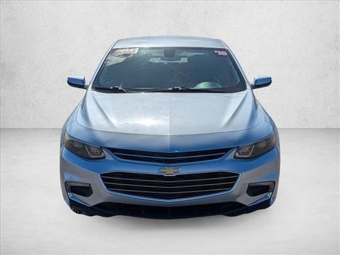 Used 2018 Chevrolet Malibu LT image 2