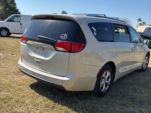 Used 2017 Chrysler Pacifica Touring-L Plus image 3