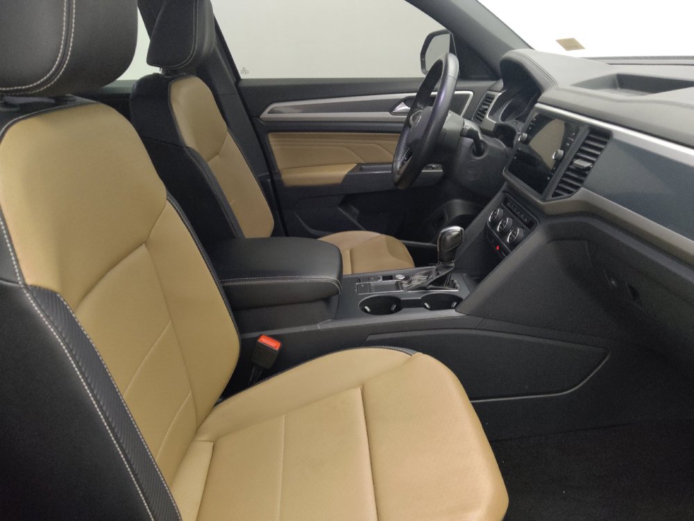 Used 2021 Volkswagen Atlas Cross Sport SE w/ Panoramic Sunroof Package FWD image 21
