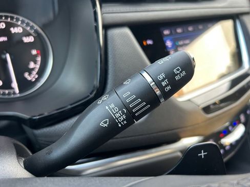 Used 2025 Cadillac XT6 Luxury image 55