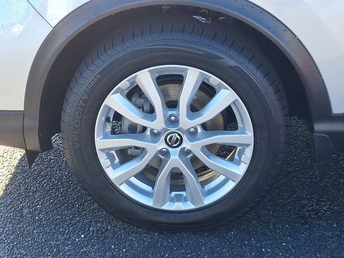 Used 2022 Nissan Rogue Sport SV w/ Technology Package image 8