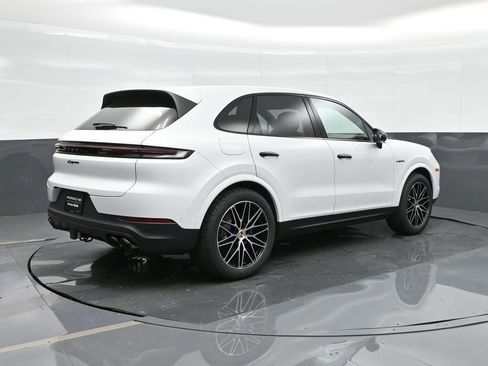 Used 2025 Porsche Cayenne E-Hybrid AWD/4WD image 7