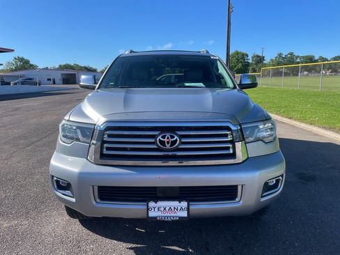 Used 2020 Toyota Sequoia Platinum image 3