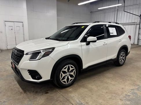 Used 2024 Subaru Forester Premium AWD/4WD image 3