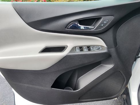 Used 2021 Chevrolet Equinox LS w/ LS Convenience Package image 23