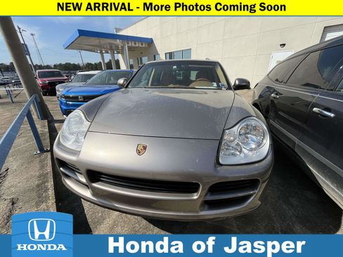 Used 2004 Porsche Cayenne image 1