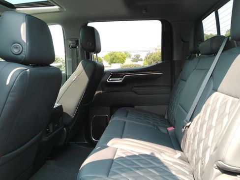 Used 2025 Chevrolet Silverado 1500 RST AWD/4WD image 12