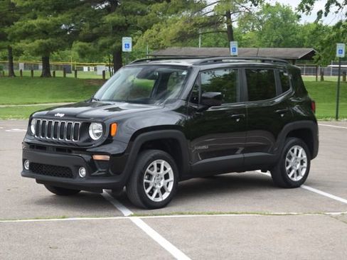 Used 2019 Jeep Renegade Latitude w/ Cold Weather Group AWD/4WD image 19