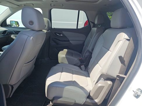 Used 2019 Chevrolet Traverse Premier w/ Driver Confidence II Package FWD image 4