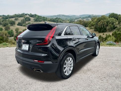 Used 2023 Cadillac XT4 Luxury w/ Cold Weather Package AWD/4WD image 8
