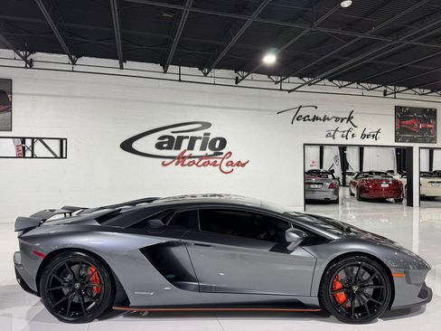 Used 2017 Lamborghini Aventador S image 8