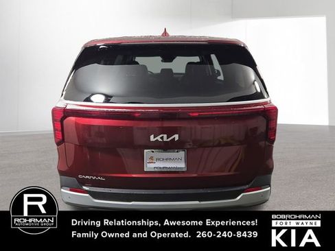 Certified 2025 Kia Carnival image 8