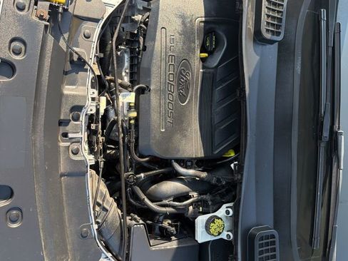 Used 2017 Ford Escape SE image 11