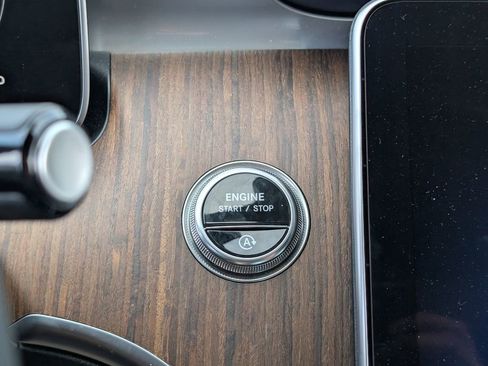 Used 2025 Mercedes-Benz C 300 4MATIC Sedan image 18