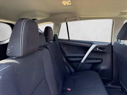 Used 2017 Toyota RAV4 XLE FWD image 17