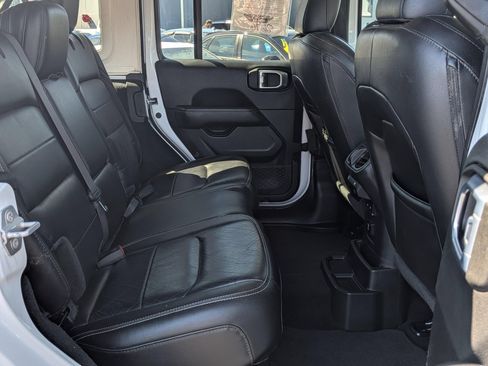 Used 2021 Jeep Wrangler Unlimited Sahara w/ Uconnect 4C Nav & Sound Group AWD/4WD image 8