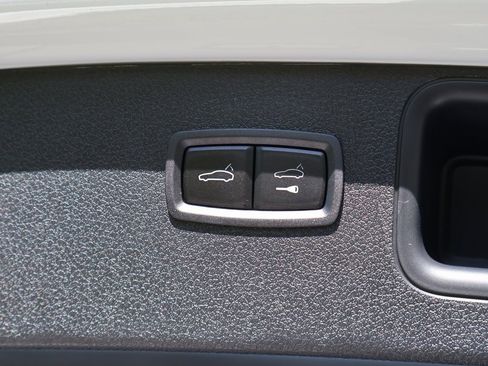 Used 2025 Porsche Macan image 17