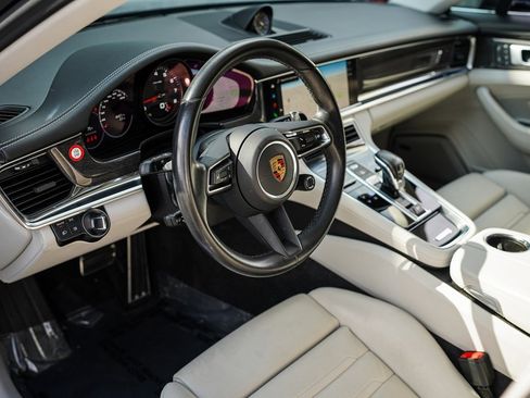 Used 2022 Porsche Panamera 4S w/ Premium Package image 19